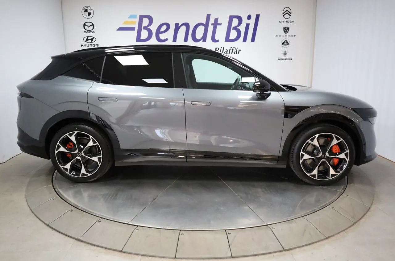 Vehicle image 18