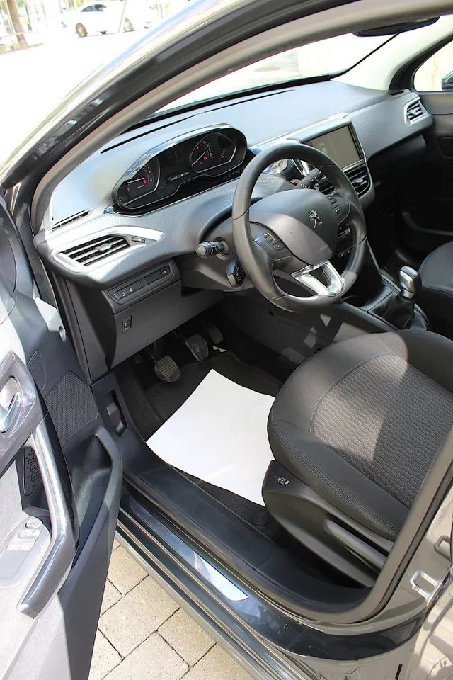 Vehicle image 21