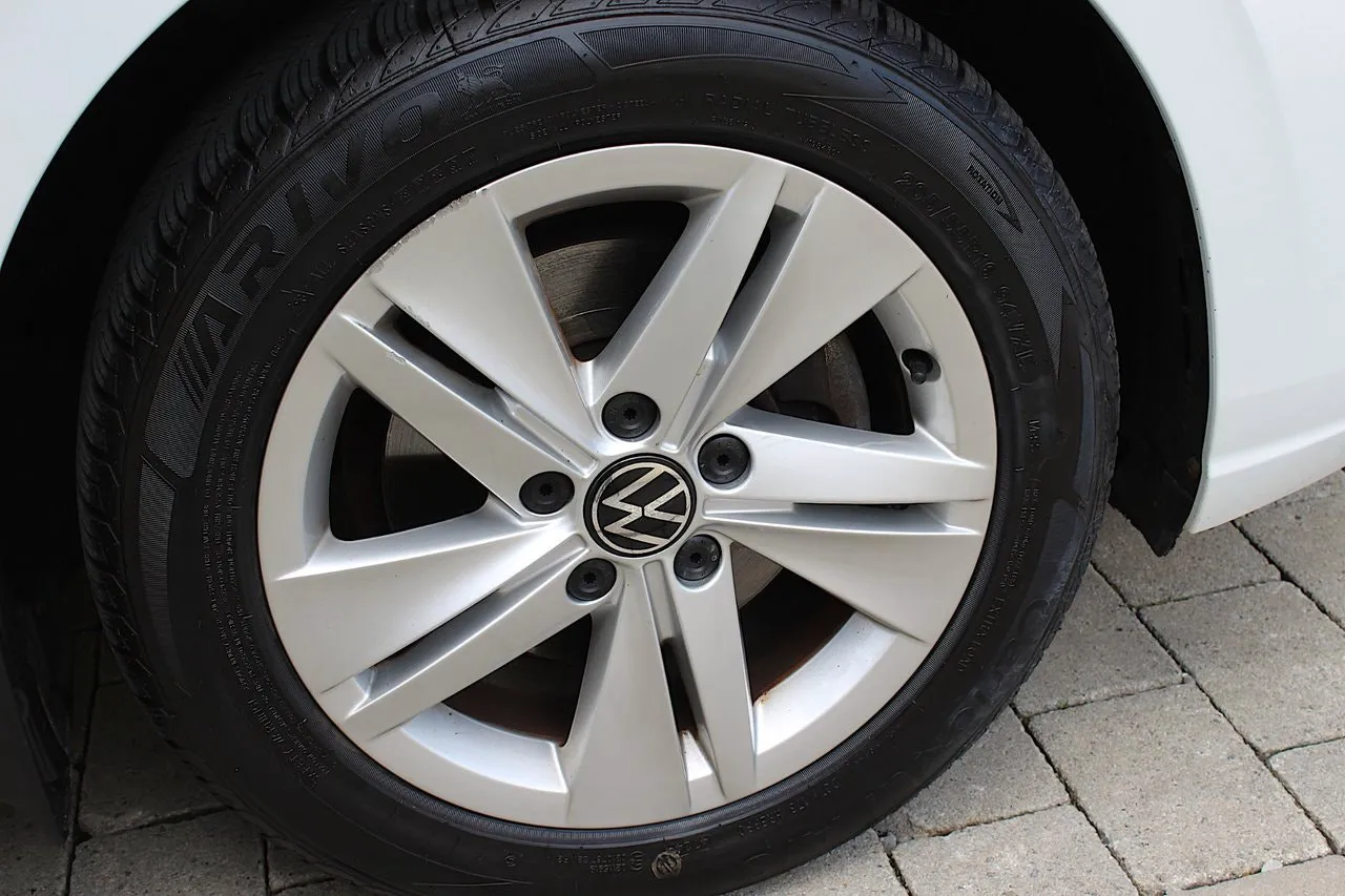 Vehicle image 20