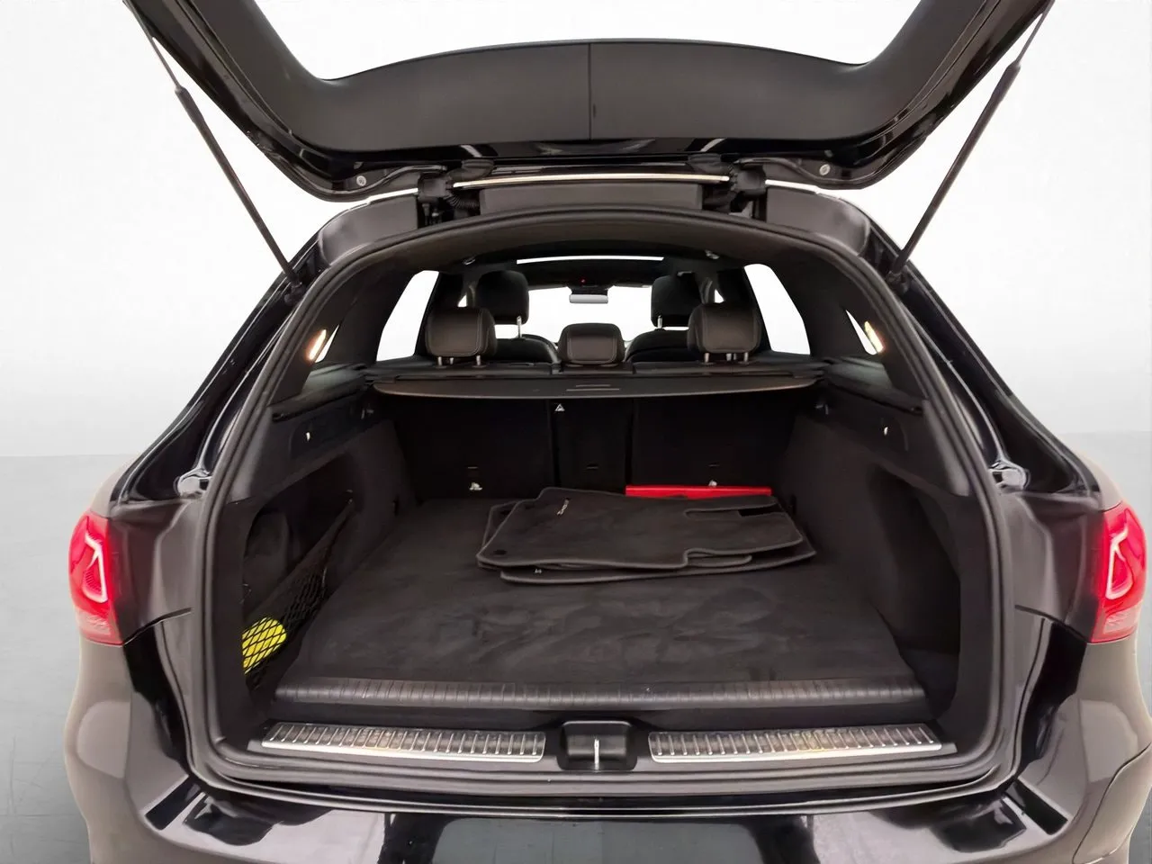 Vehicle image 32