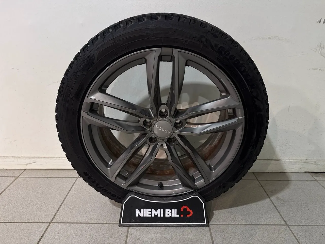 Vehicle image 18