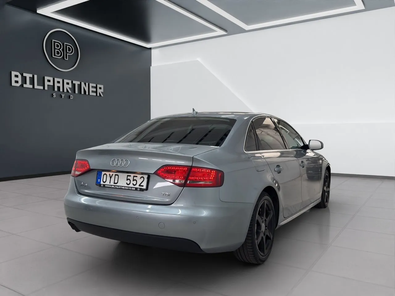 Vehicle image 6