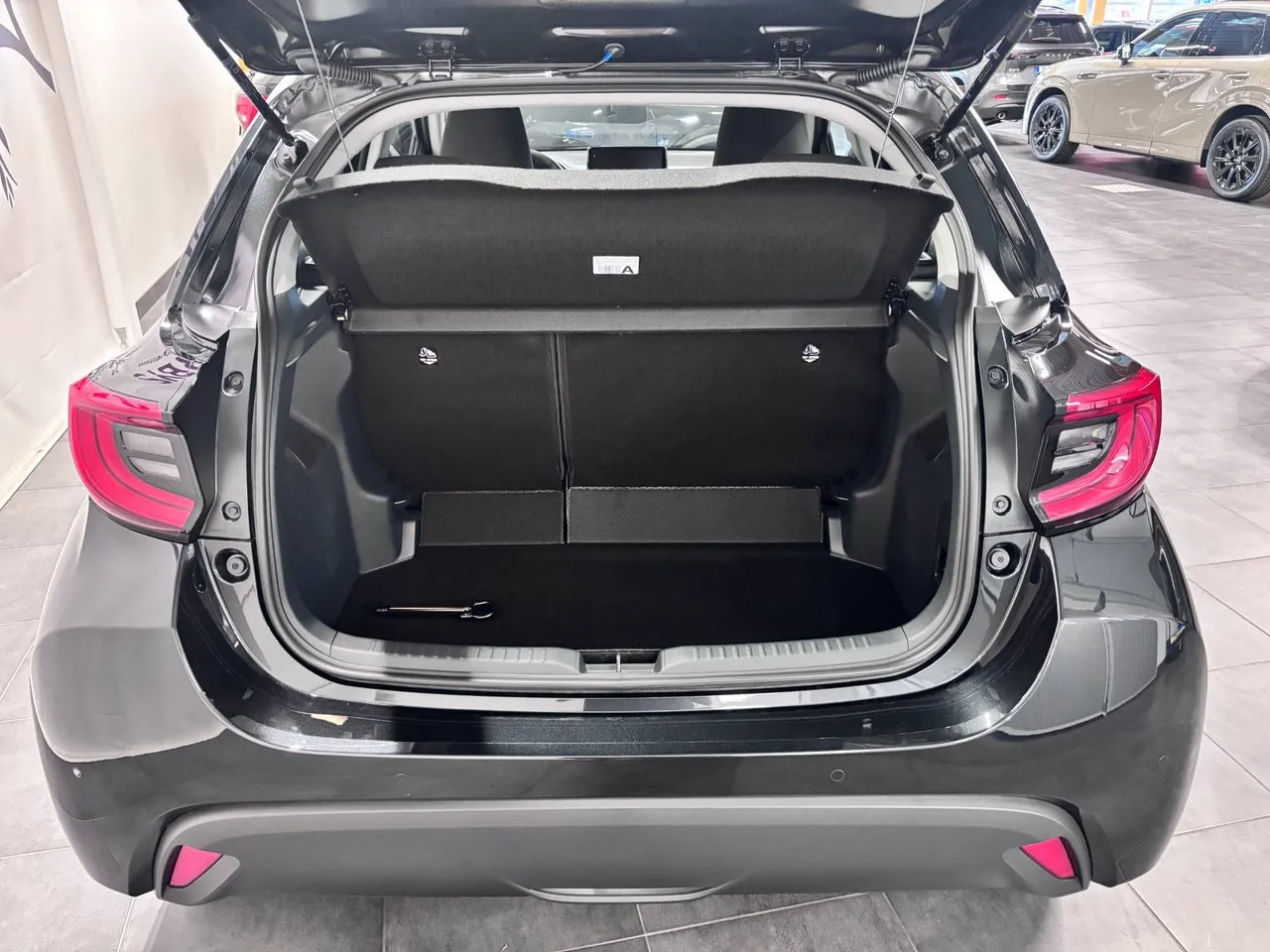 Vehicle image 14