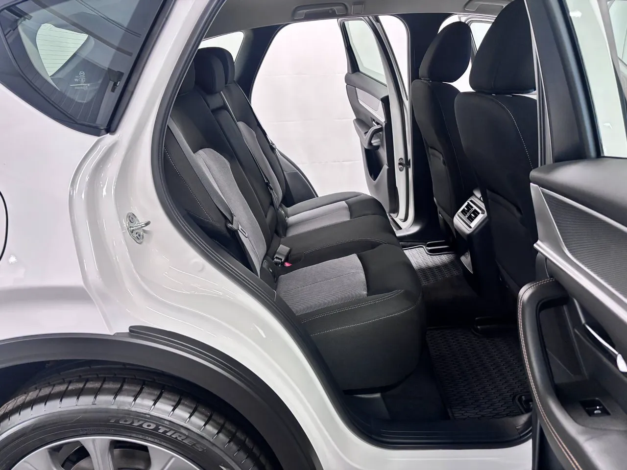 Vehicle image 14