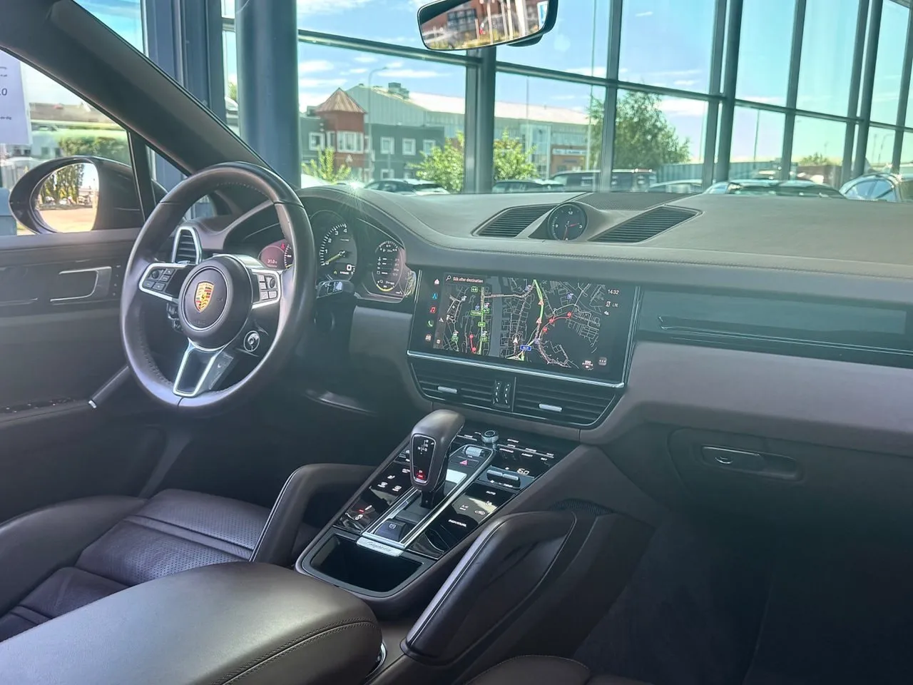 Vehicle image 14