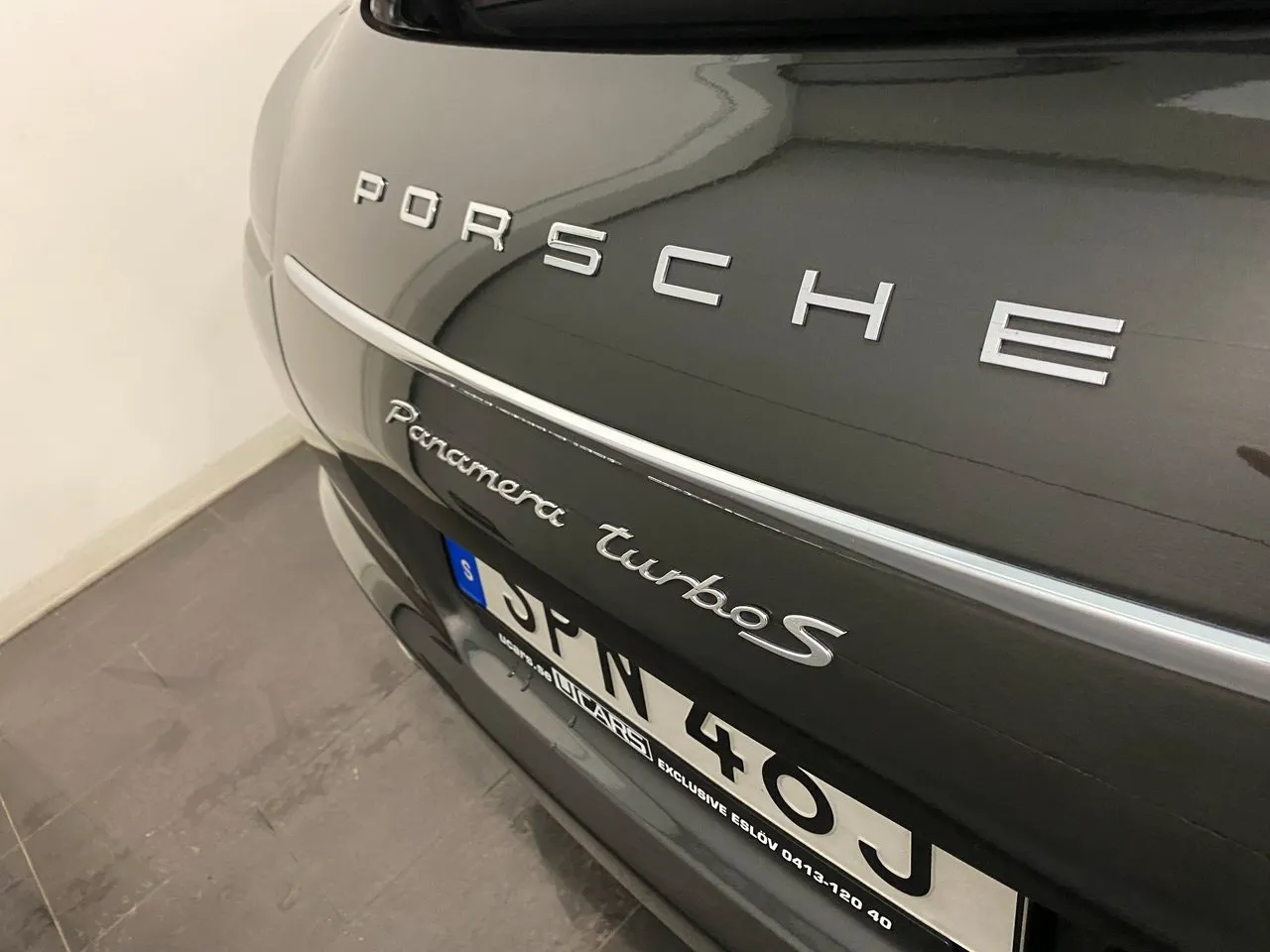 Vehicle image 15