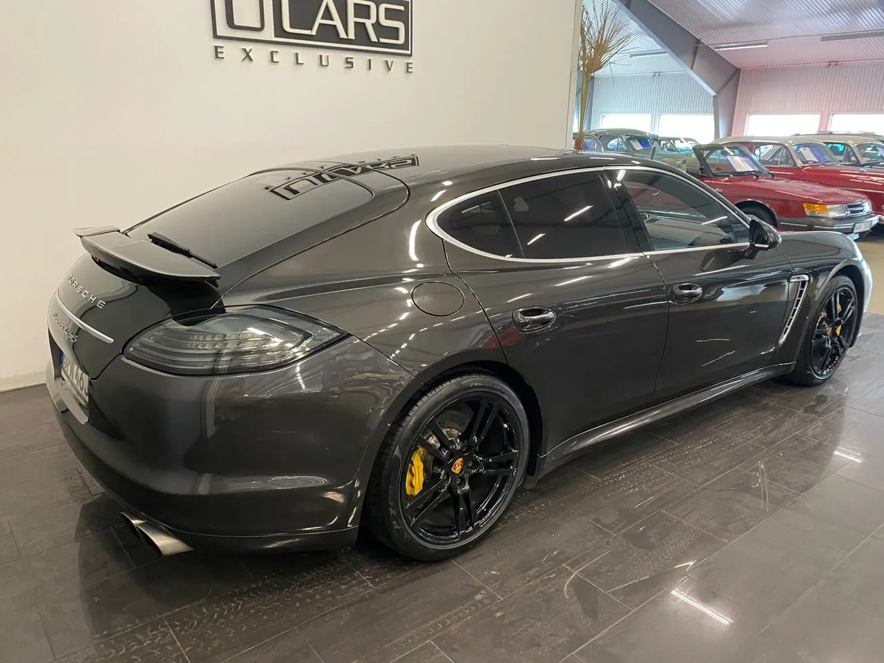Vehicle image 4