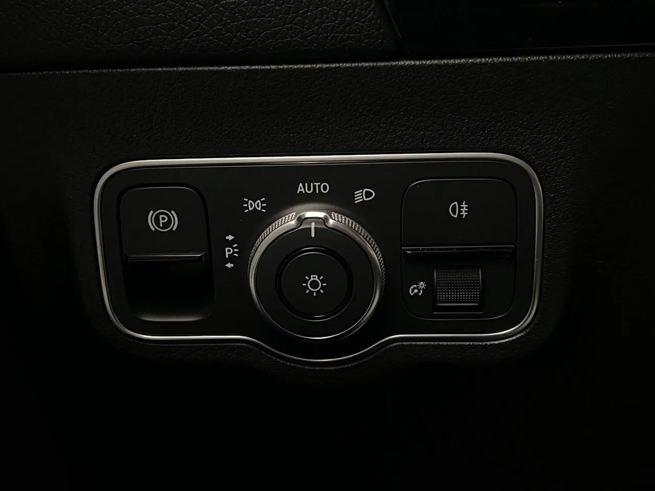 Vehicle image 32