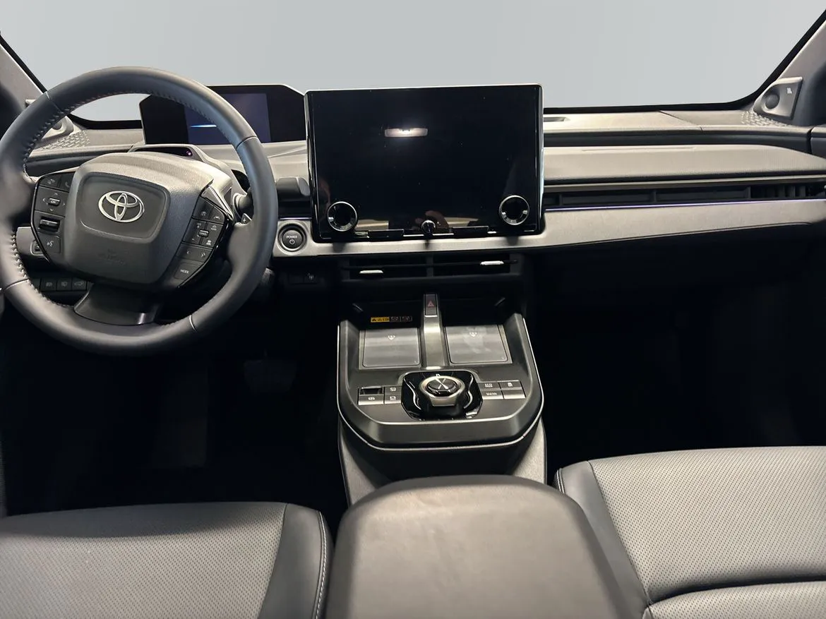 Vehicle image 7