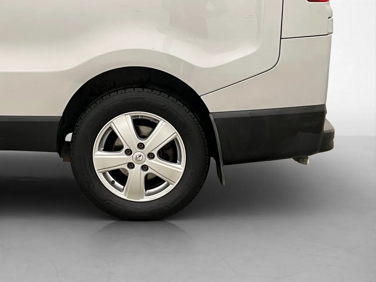 Vehicle image 30