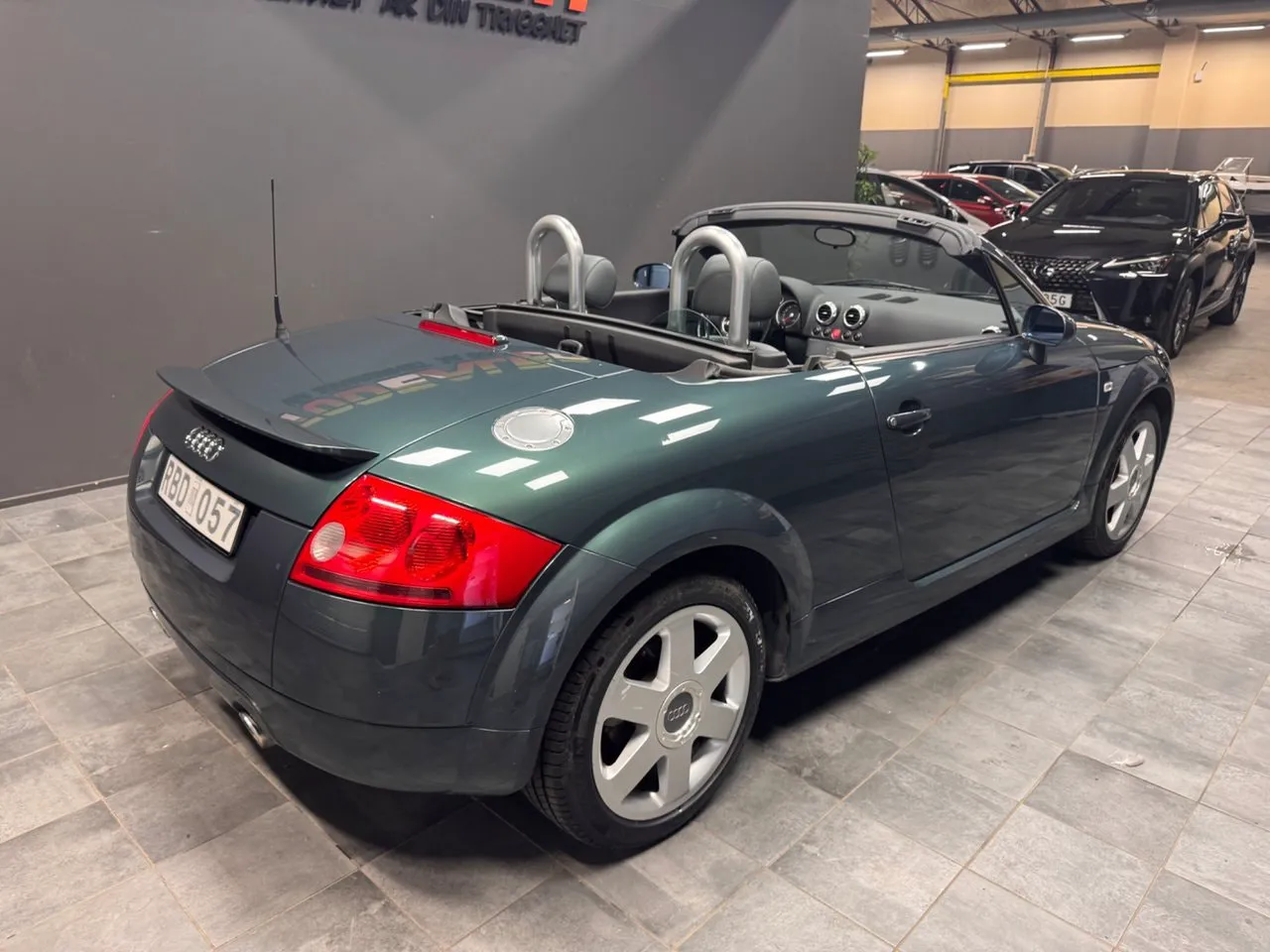 Vehicle image 4