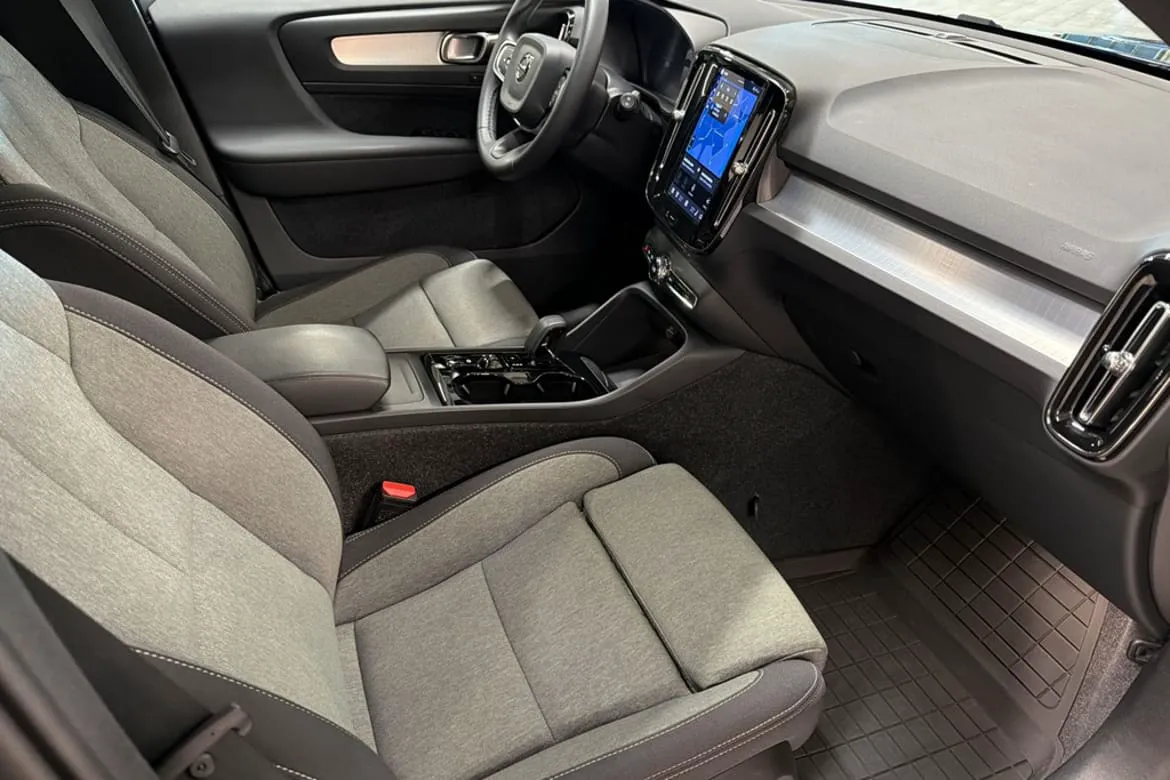 Vehicle image 32