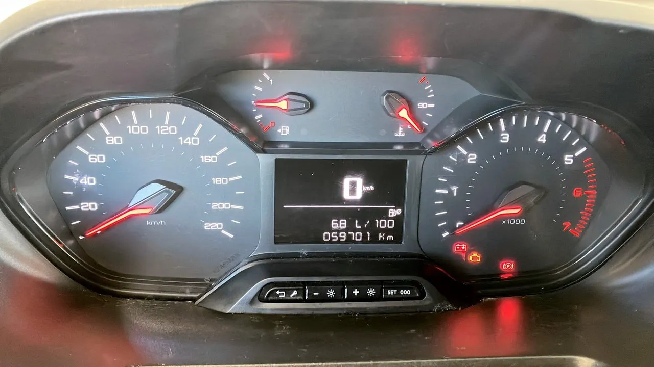 Vehicle image 15