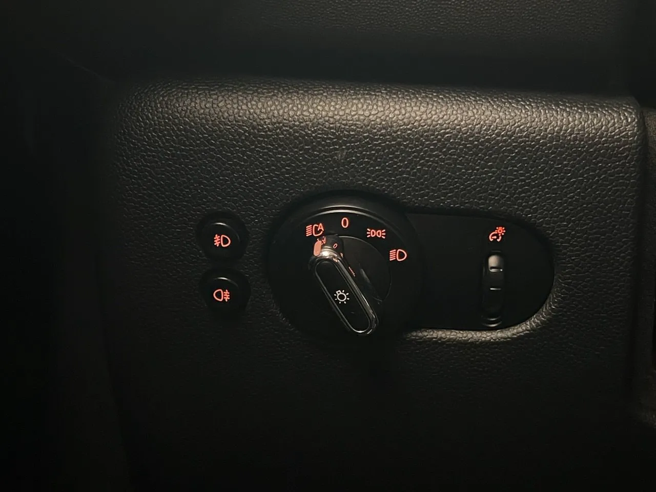 Vehicle image 26