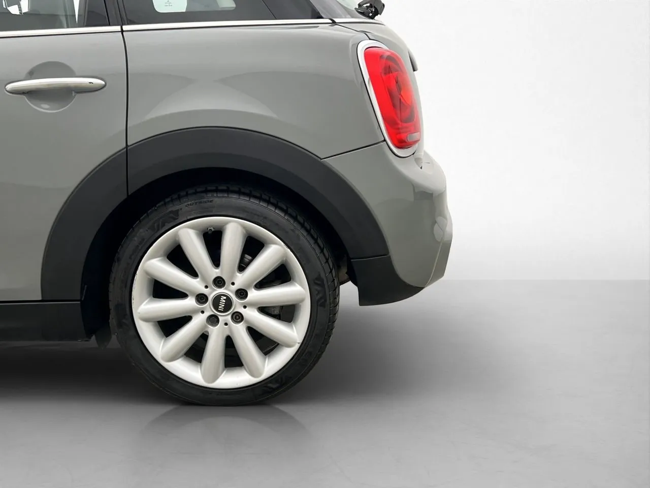Vehicle image 29
