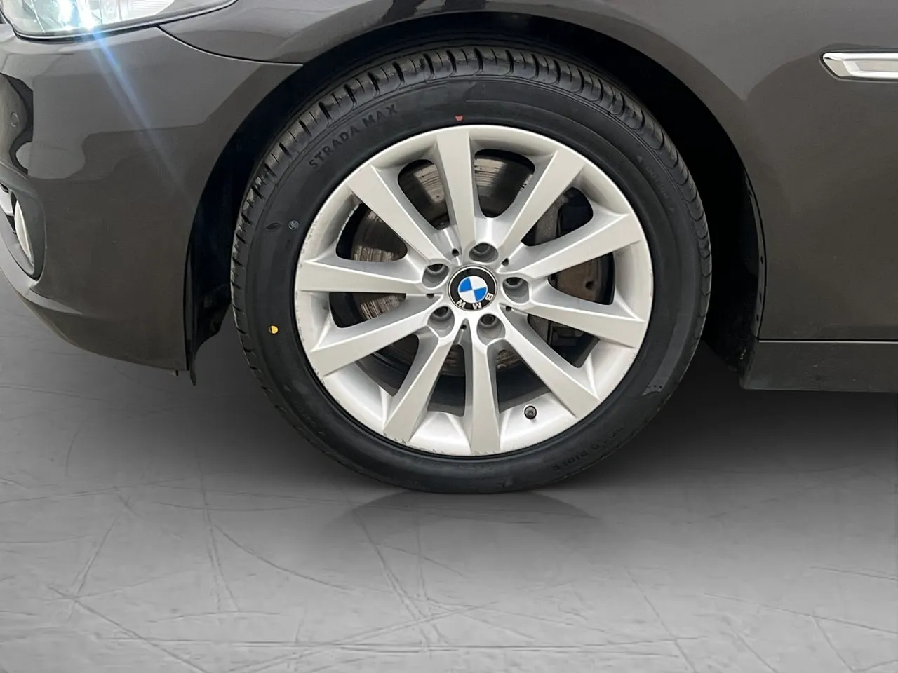 Vehicle image 30