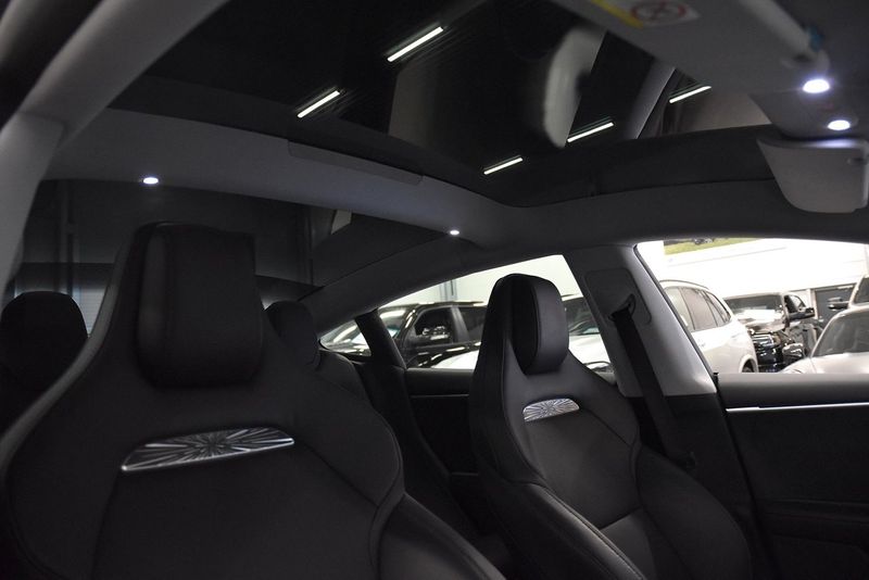 Tesla Model 3 bild 13