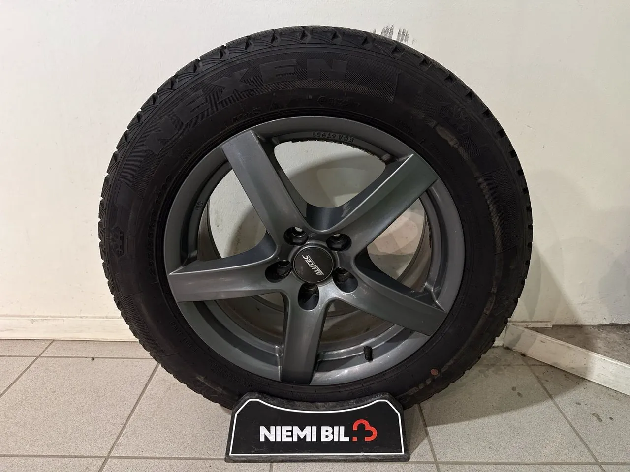 Vehicle image 19