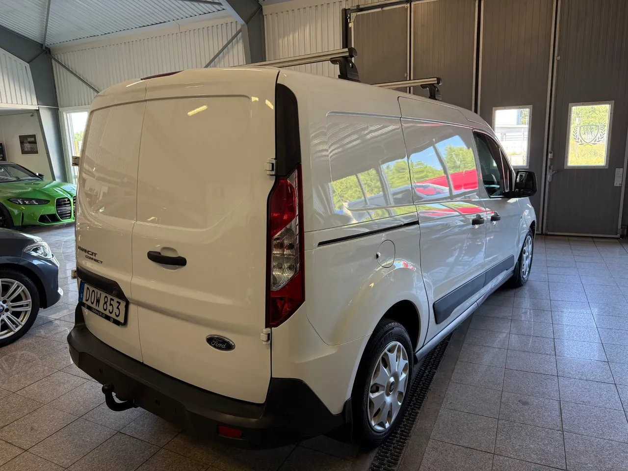 Vehicle image 4