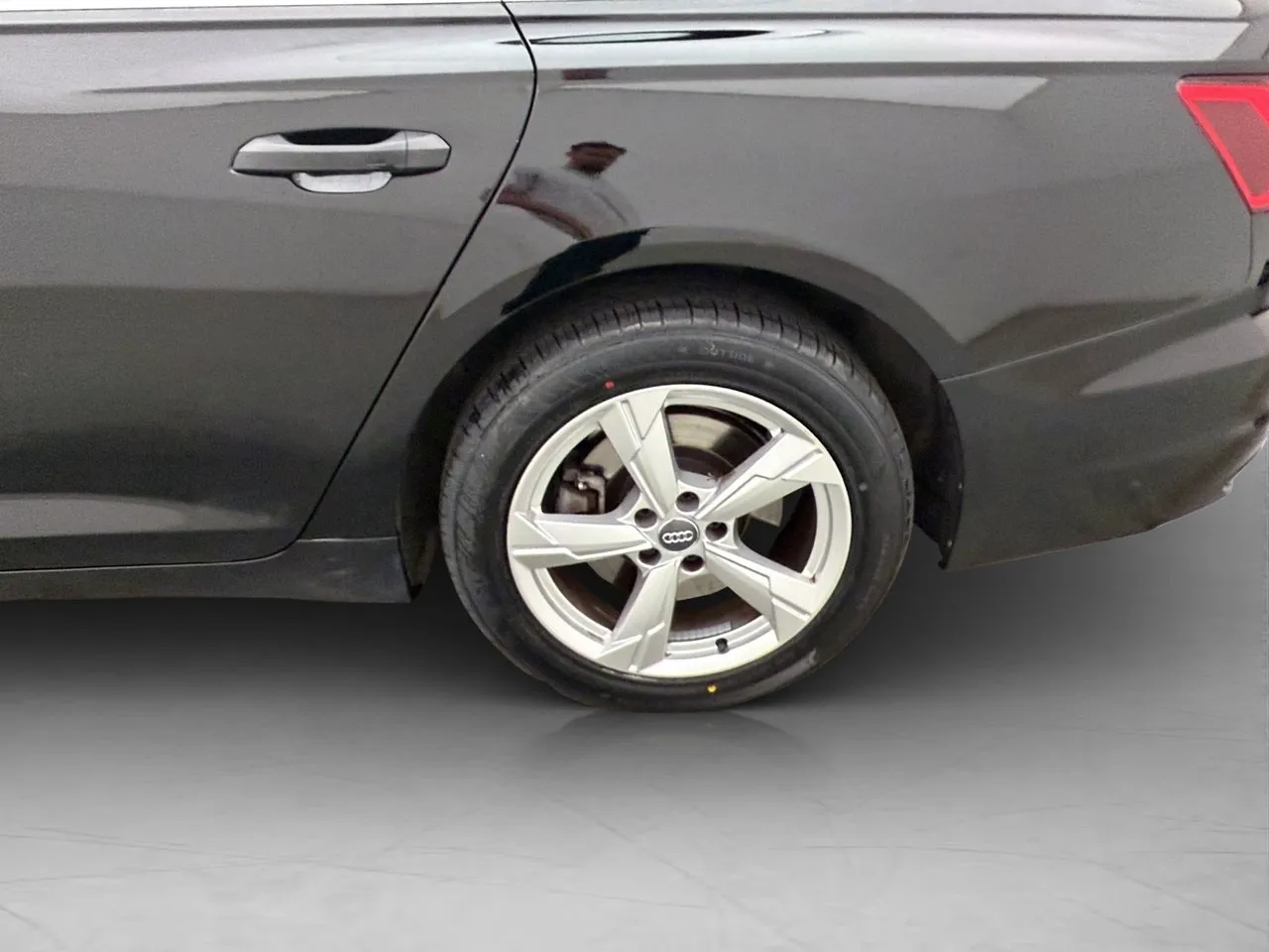 Vehicle image 32