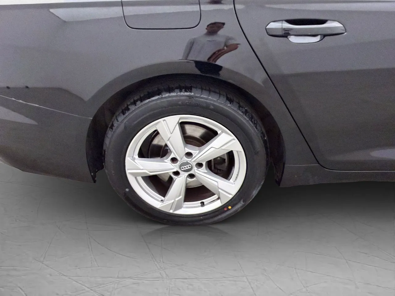 Vehicle image 33