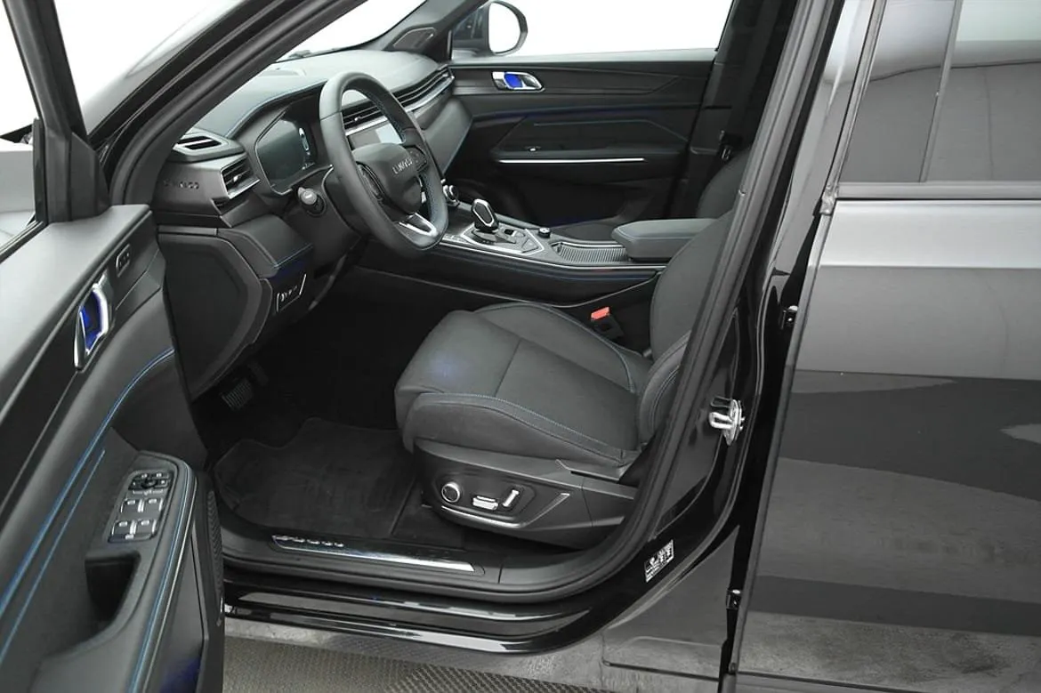 Vehicle image 16