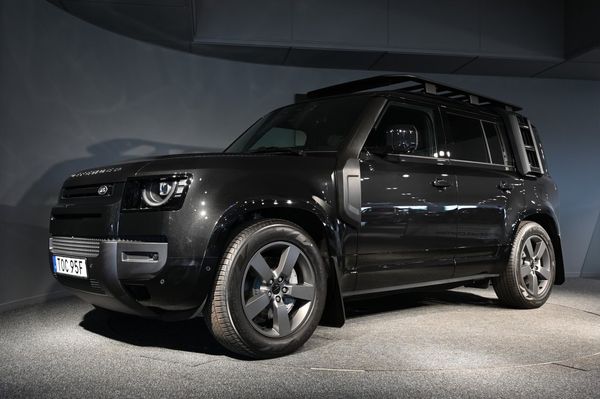 Land Rover Defender P300e X-Dynamic SE *Direktleverans* - 2026