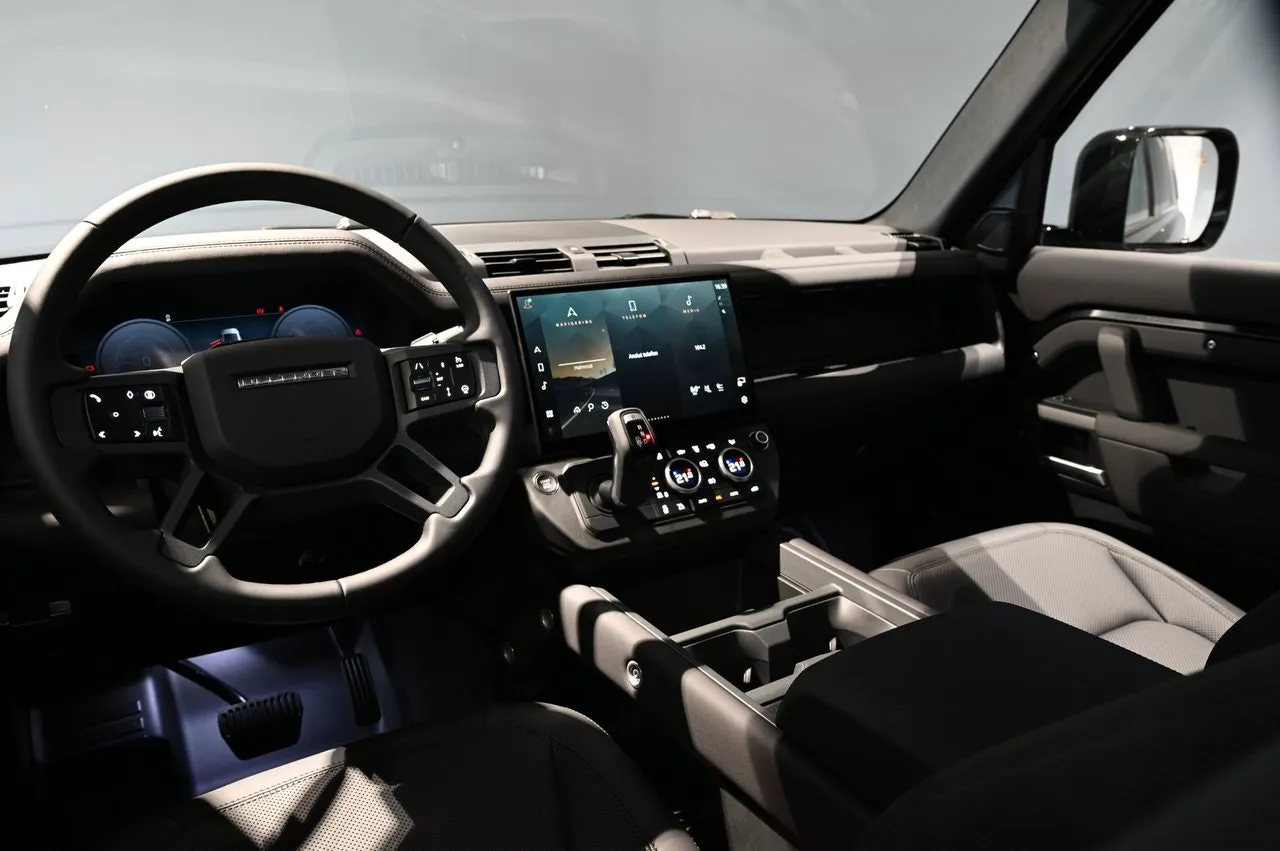 Vehicle image 11