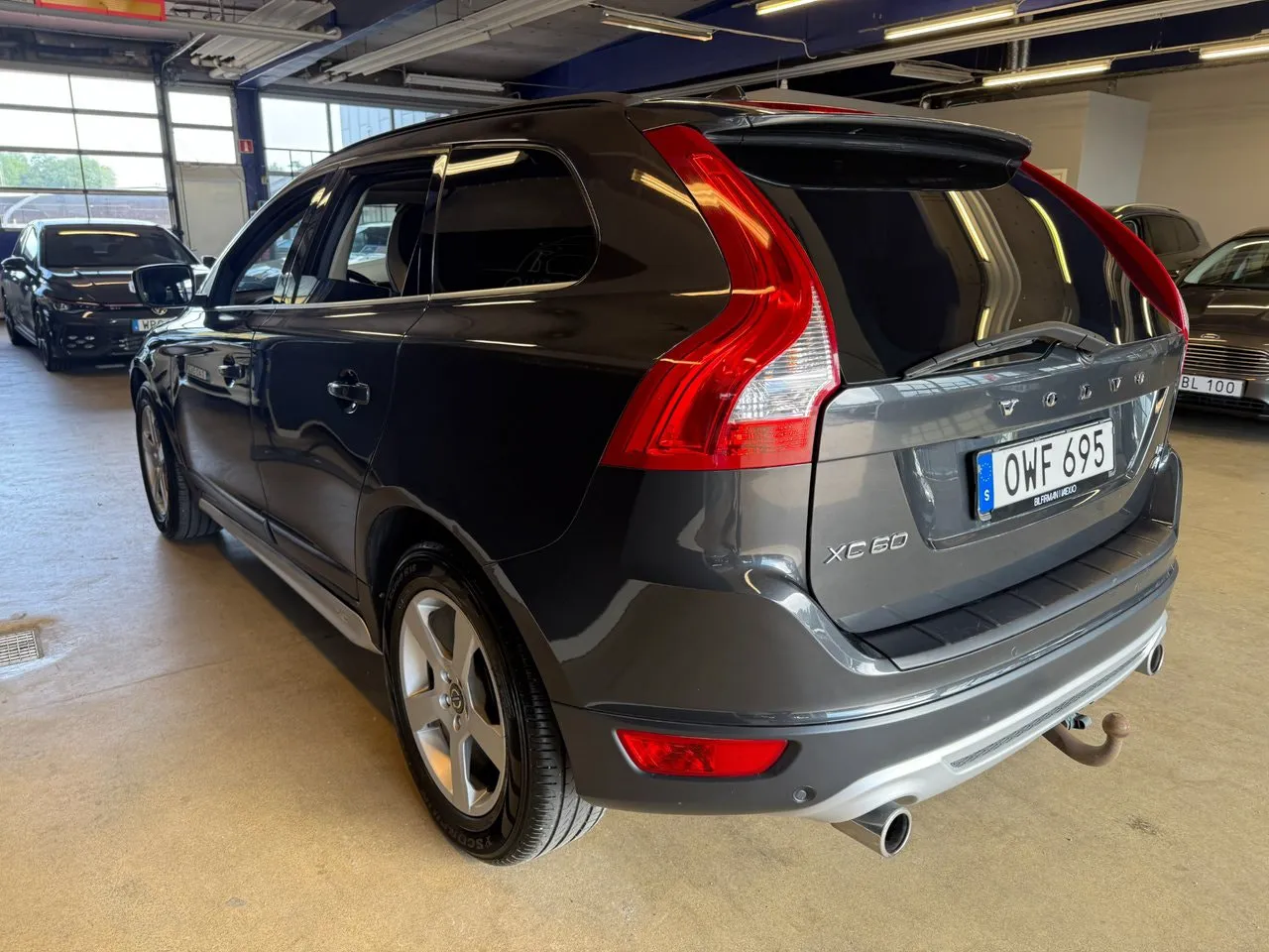 Vehicle image 4