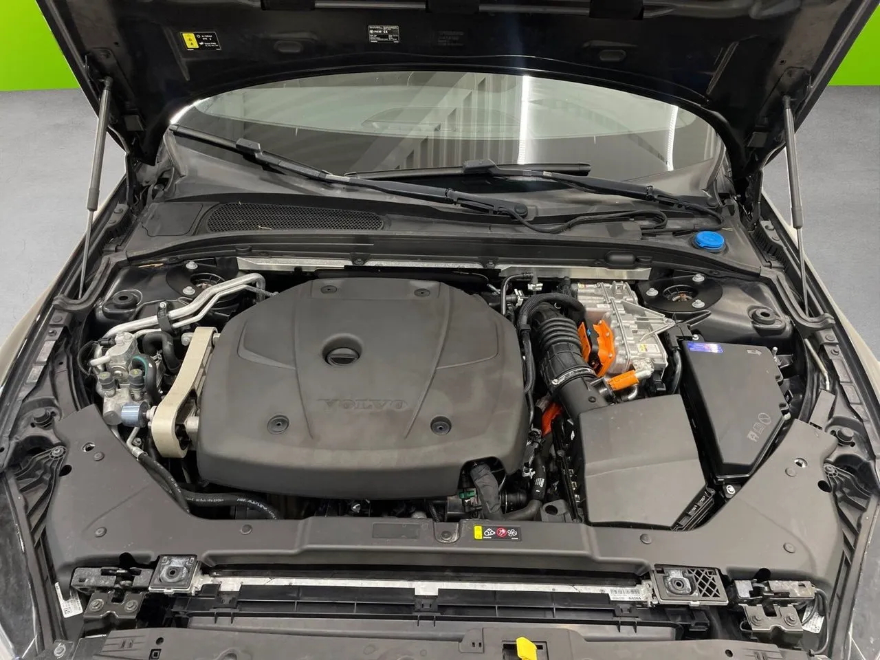 Vehicle image 16