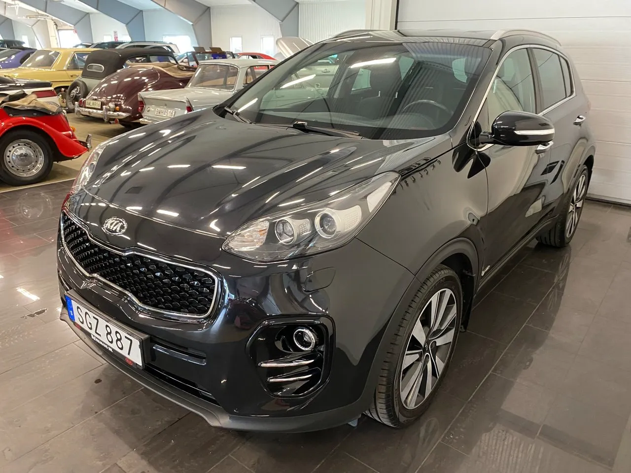 Vehicle image 5