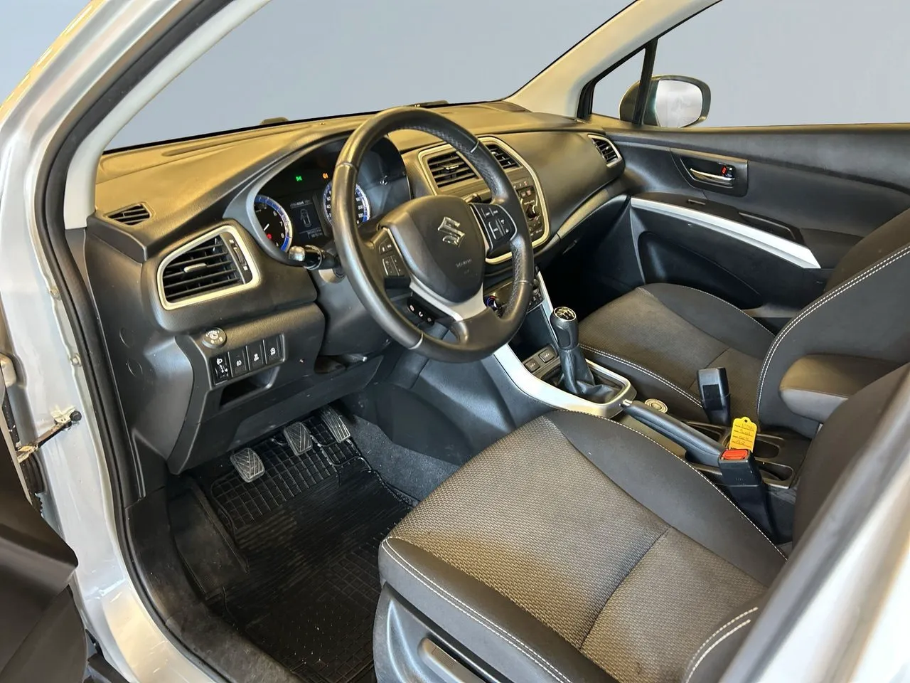 Vehicle image 6