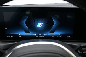 BMW i4 bild 8