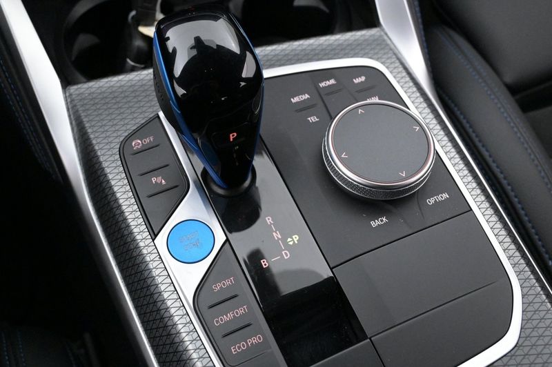 BMW i4 bild 17