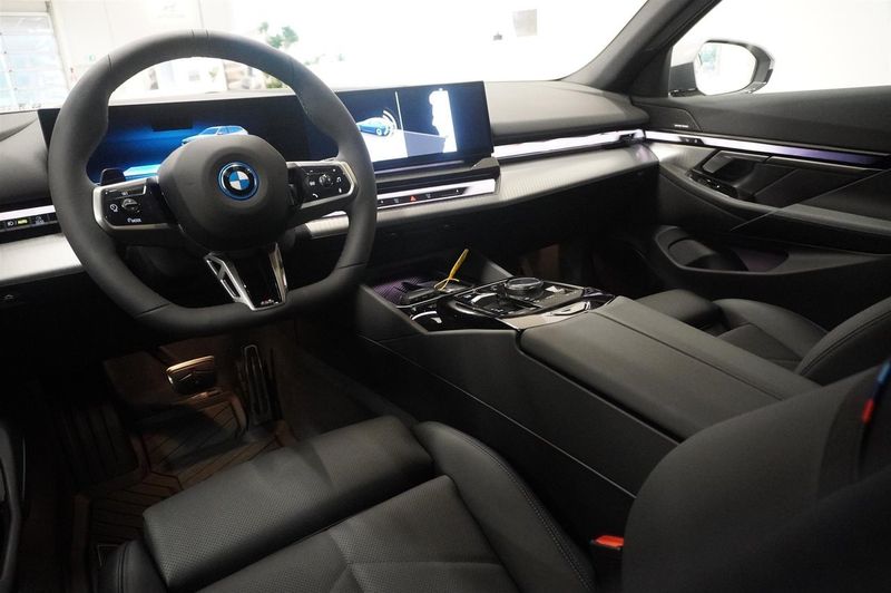 BMW i5 bild 8