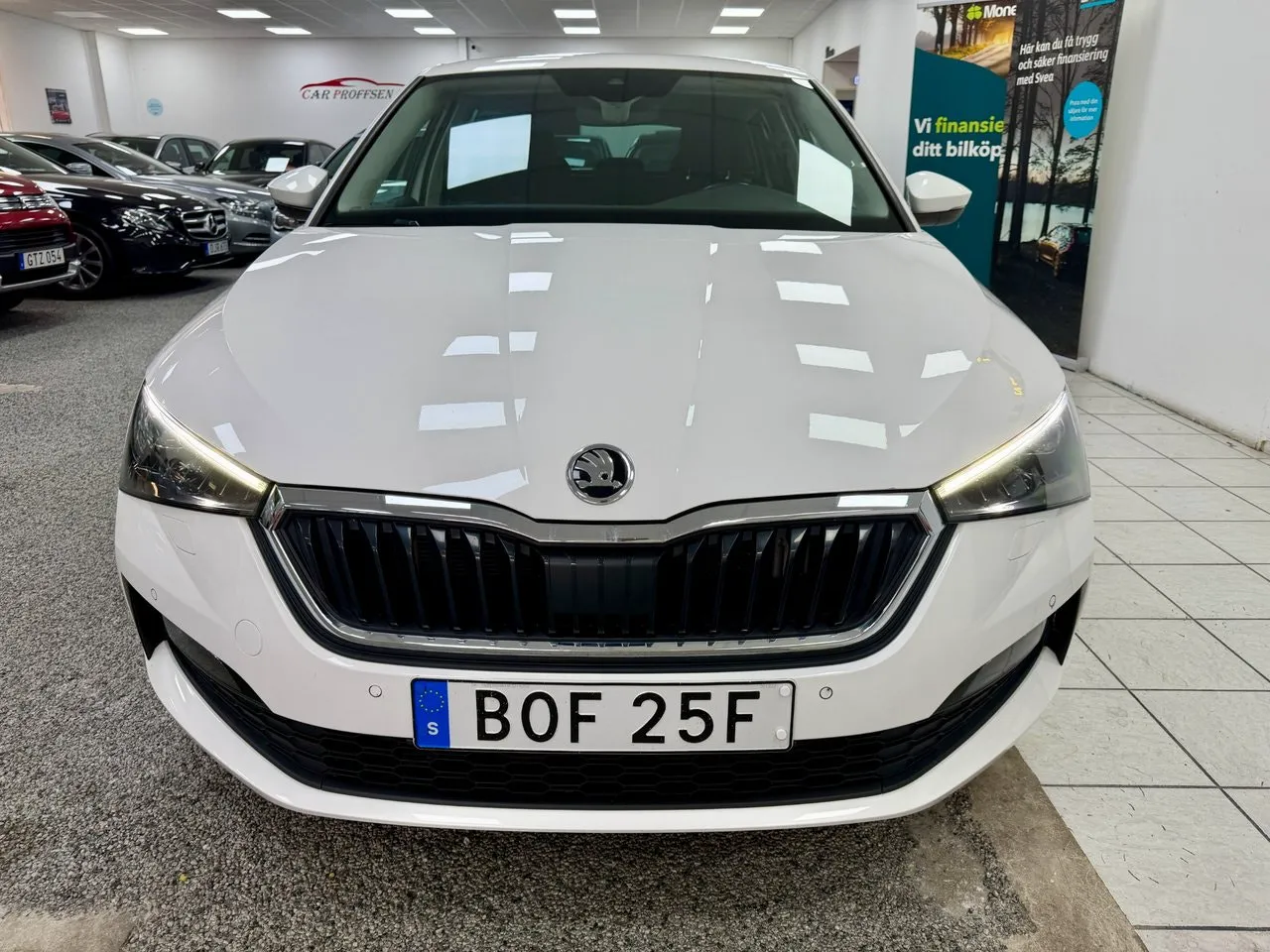 Vehicle image 19
