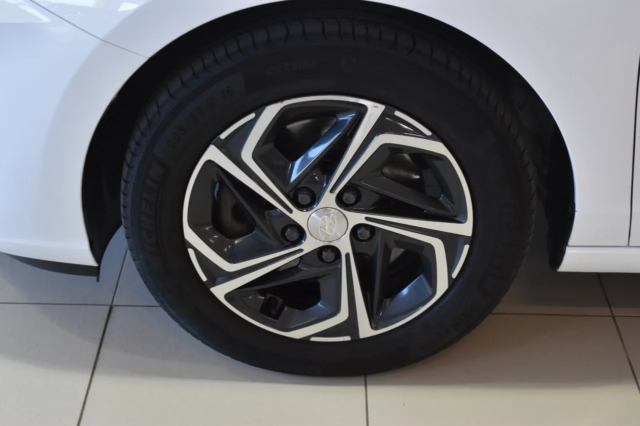 Vehicle image 20