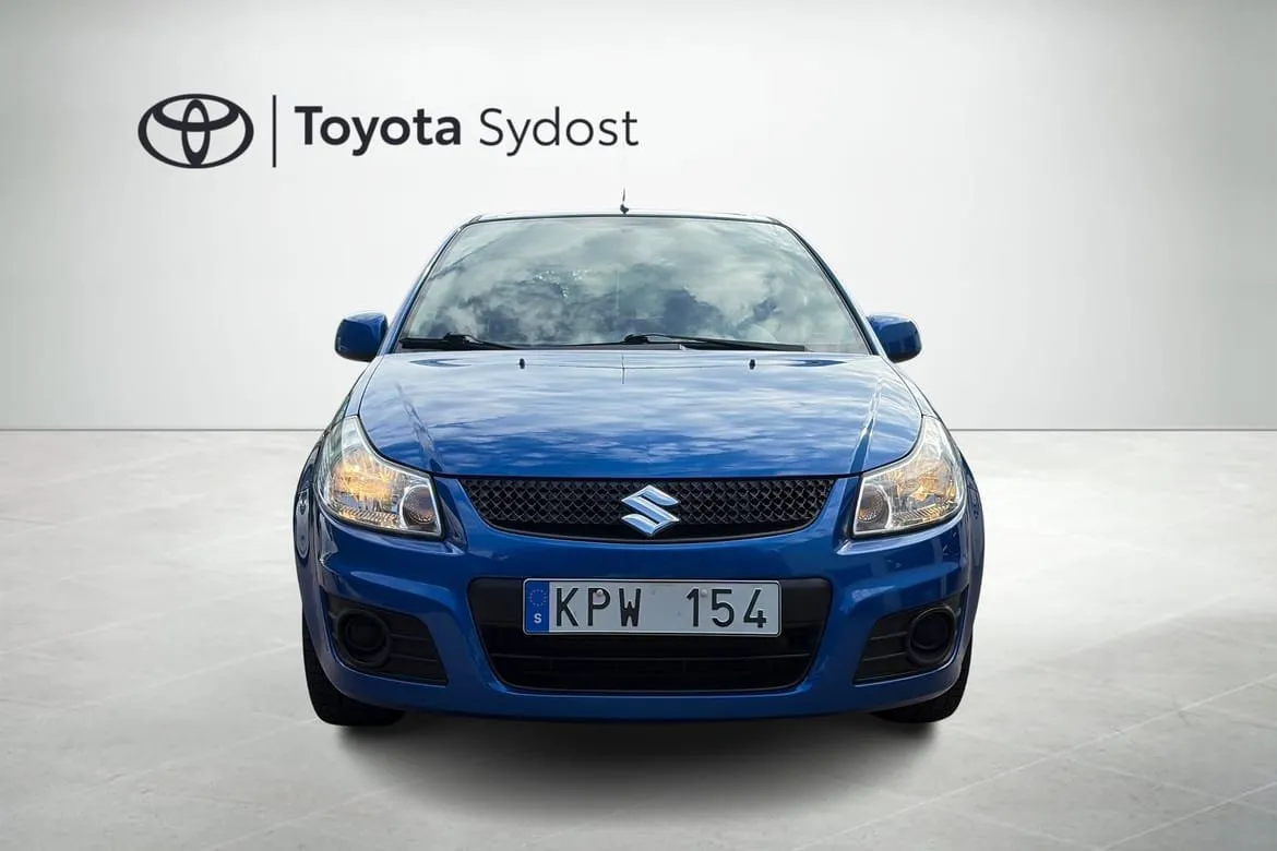 Vehicle image 4