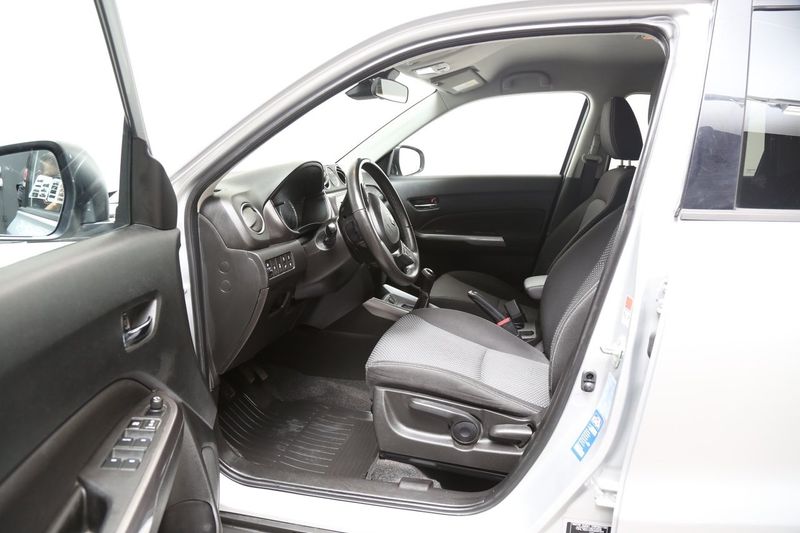 Suzuki Vitara bild 8
