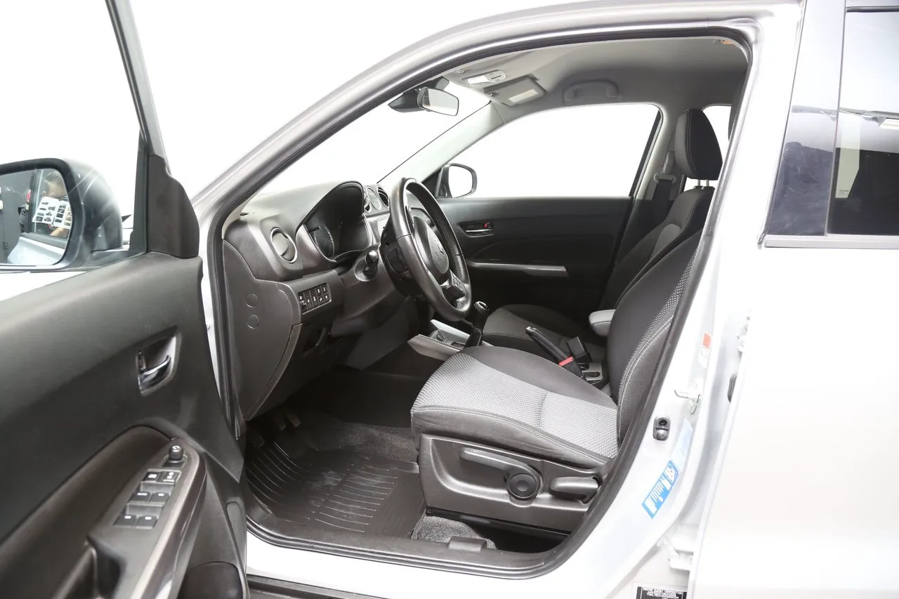 Vehicle image 7