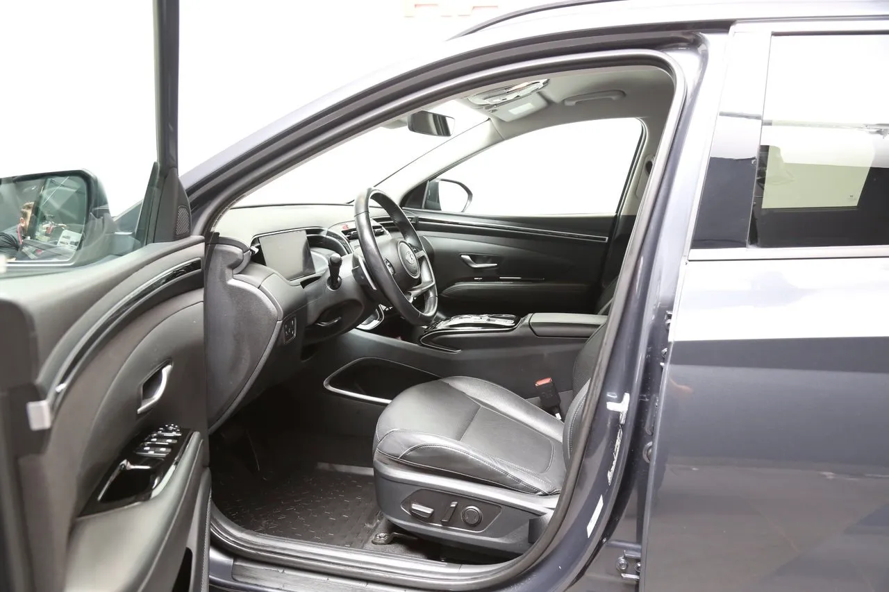 Vehicle image 8