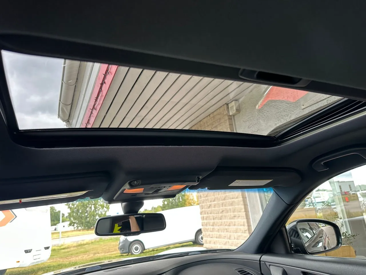Vehicle image 14