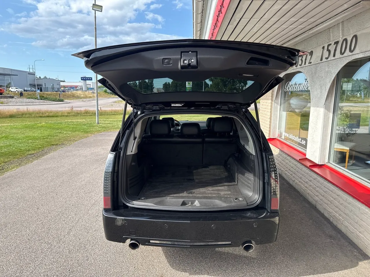 Vehicle image 18