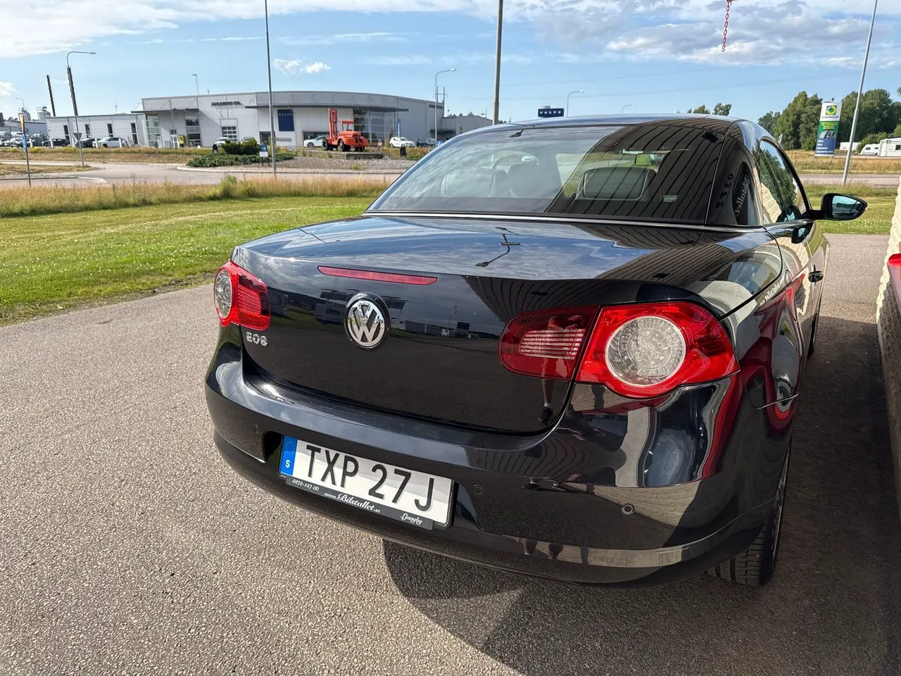 Vehicle image 16