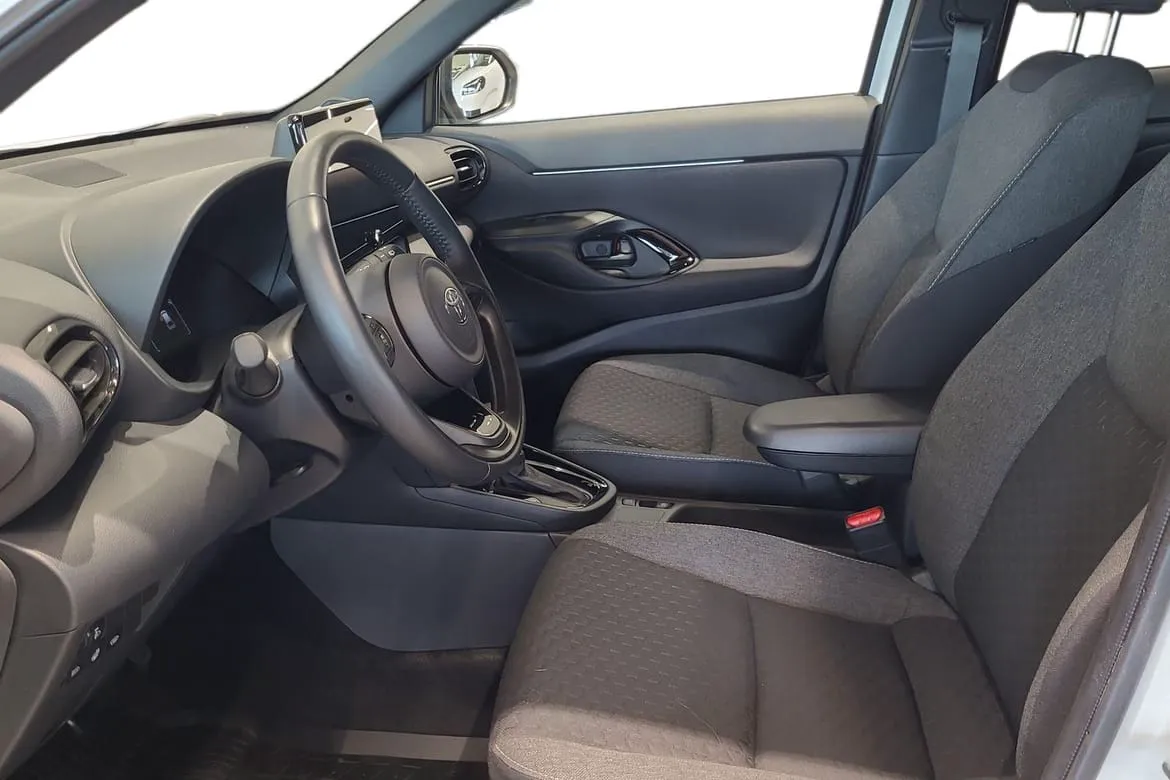 Vehicle image 11