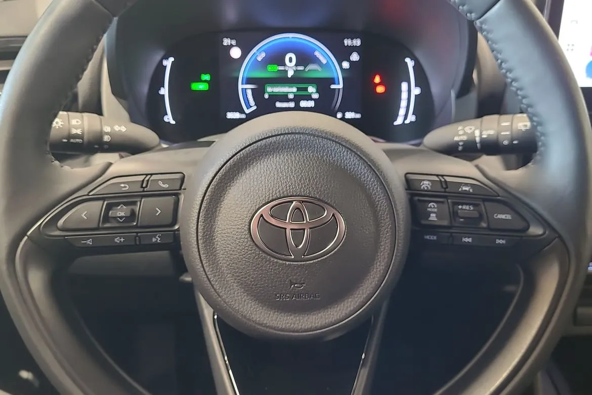 Vehicle image 16