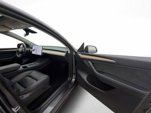 Tesla Model Y bild 22