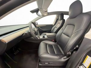 Tesla Model Y bild 12