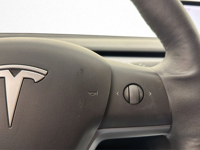 Tesla Model Y bild 27