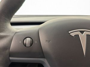 Tesla Model Y bild 26